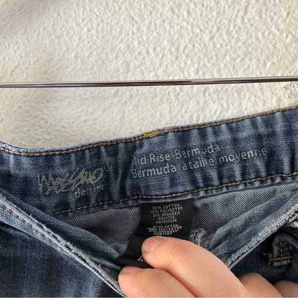 Old Navy Women's Mid-Rise Bermuda Denim Shorts Size 8 Classic Relaxed Casual - Picture 7 of 9